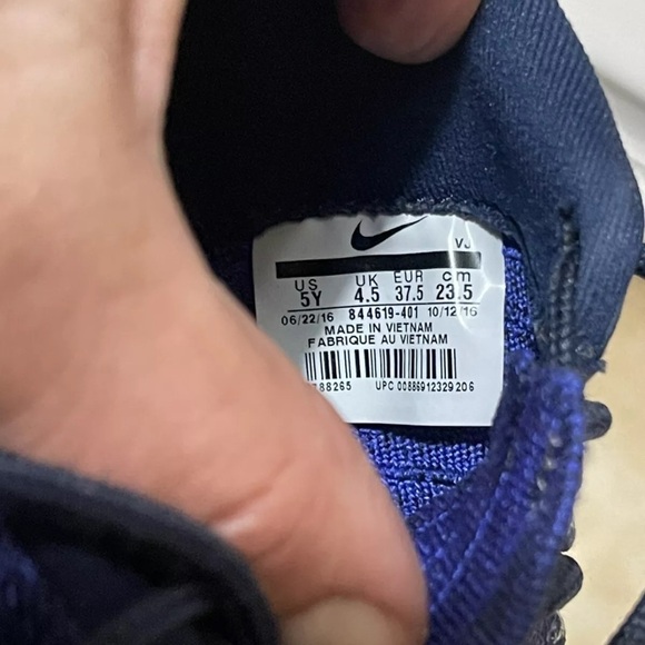 Nike Roshe Two Flyknit  Running Shoes sneakers Size 5Y  23.5 Cm - Picture 5 of 6